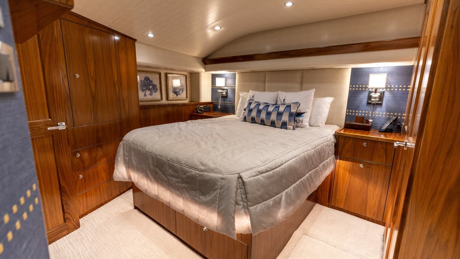 2022 Viking 68 Convertible - Photo 3