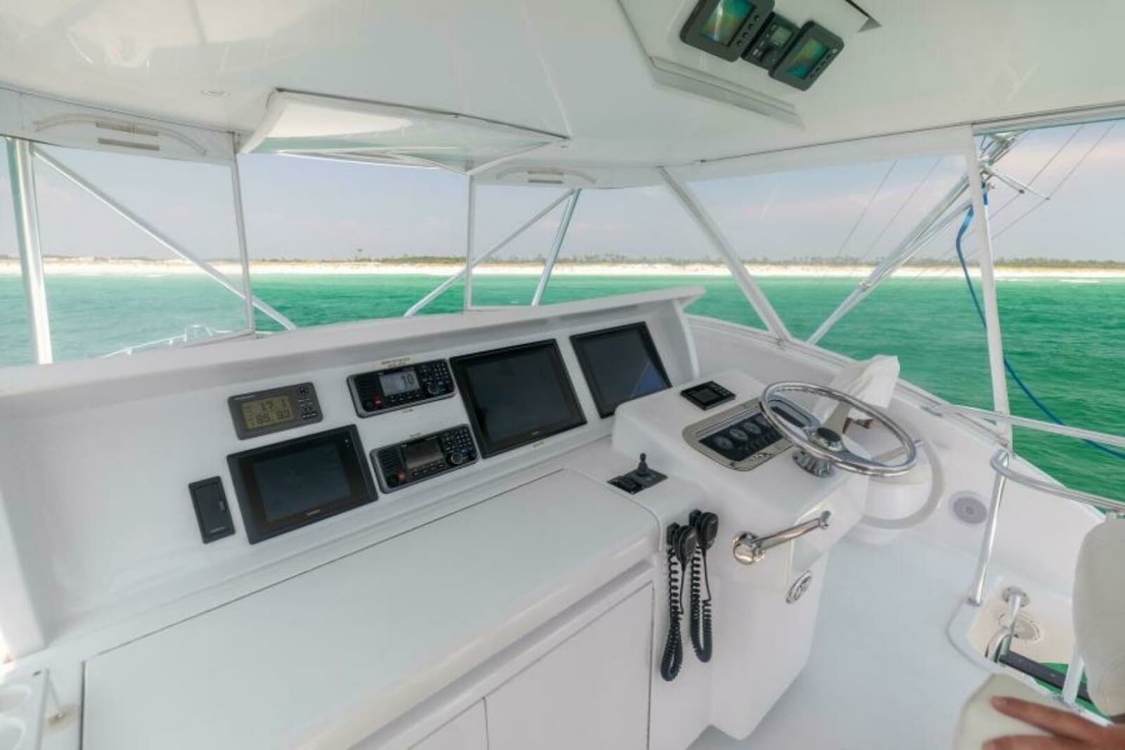 2008 Hatteras 60 Convertible - Photo 45