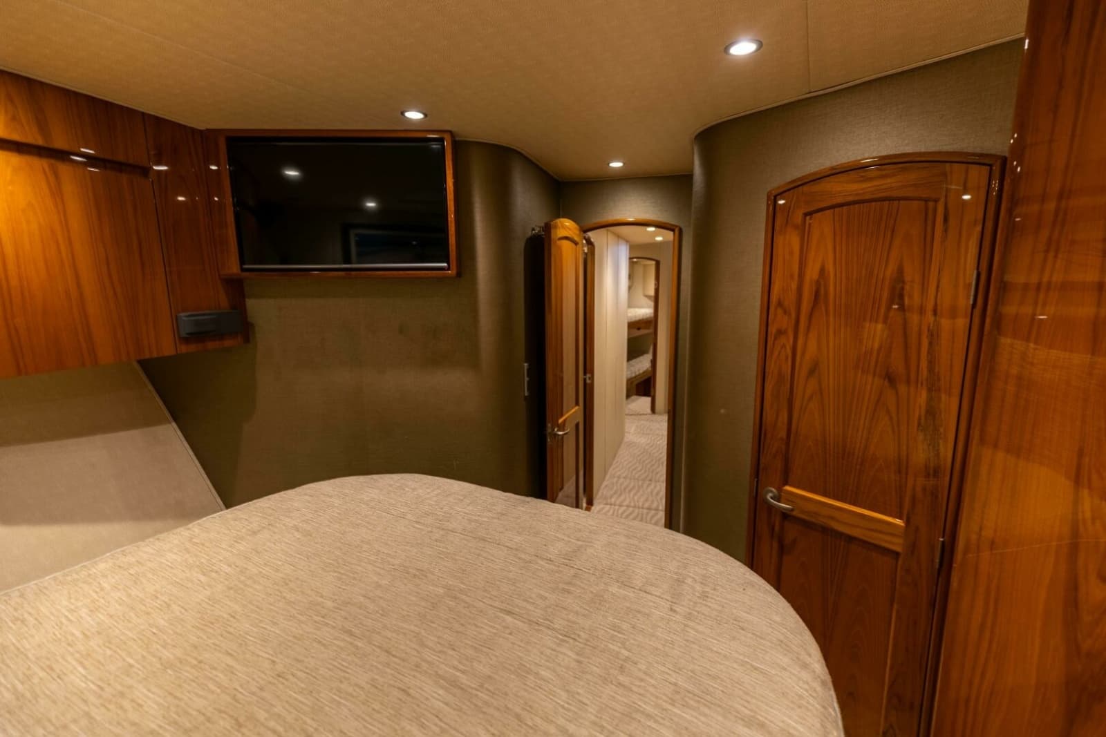 2017 Viking 66 Convertible - Photo 32