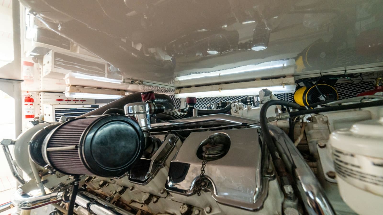 2001 Viking 61 Convertible - Photo 80