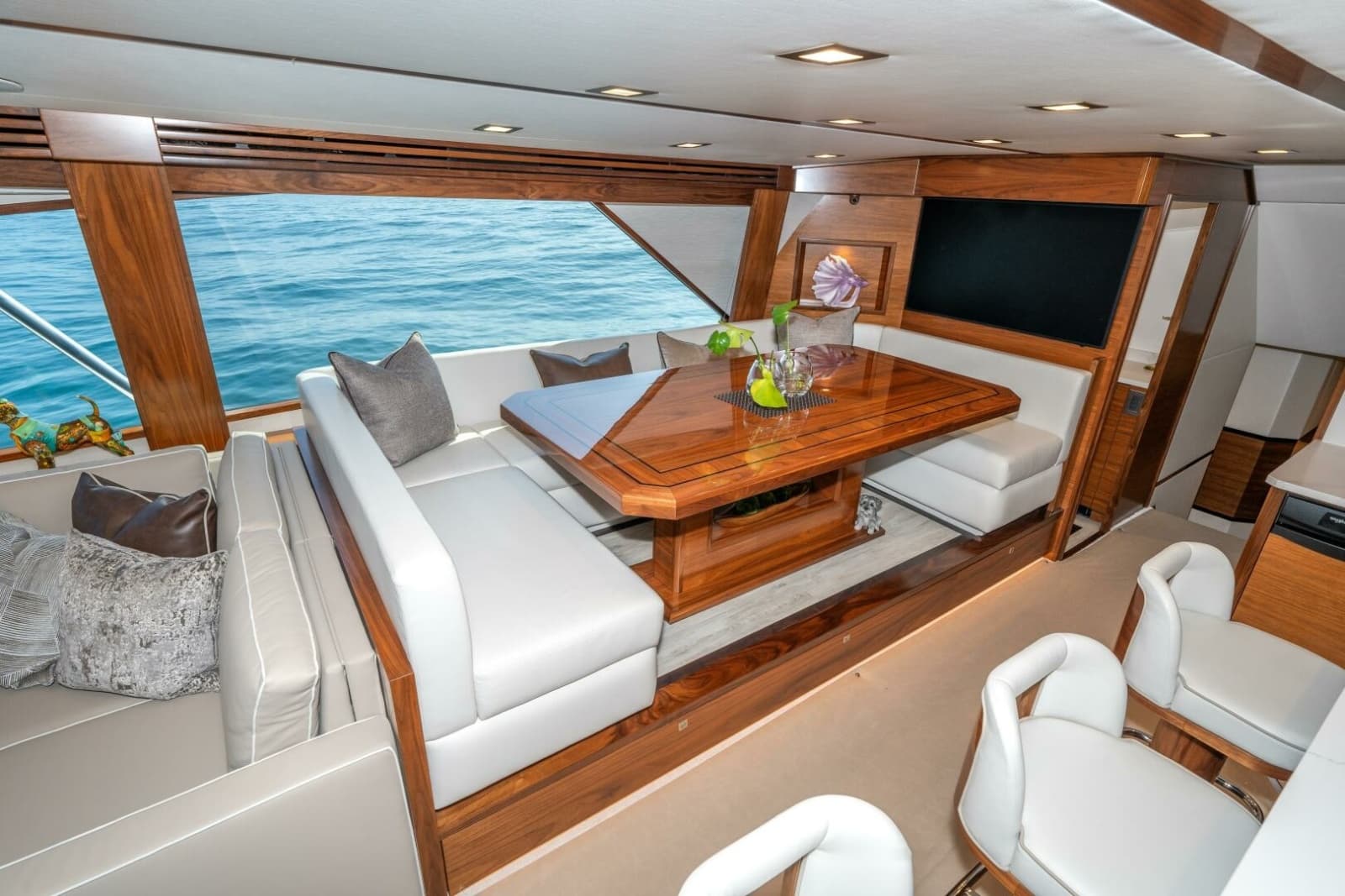 2025 Viking 90C - Photo 20