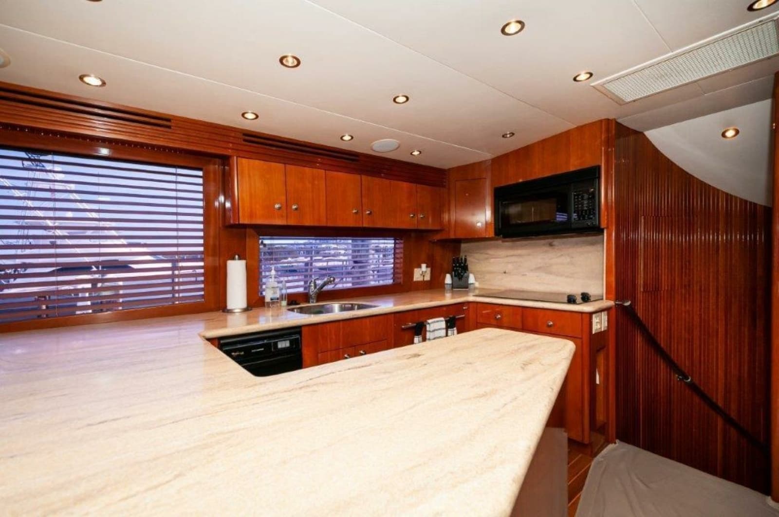2002 Hatteras 65 Enclosed Bridge - Photo 6