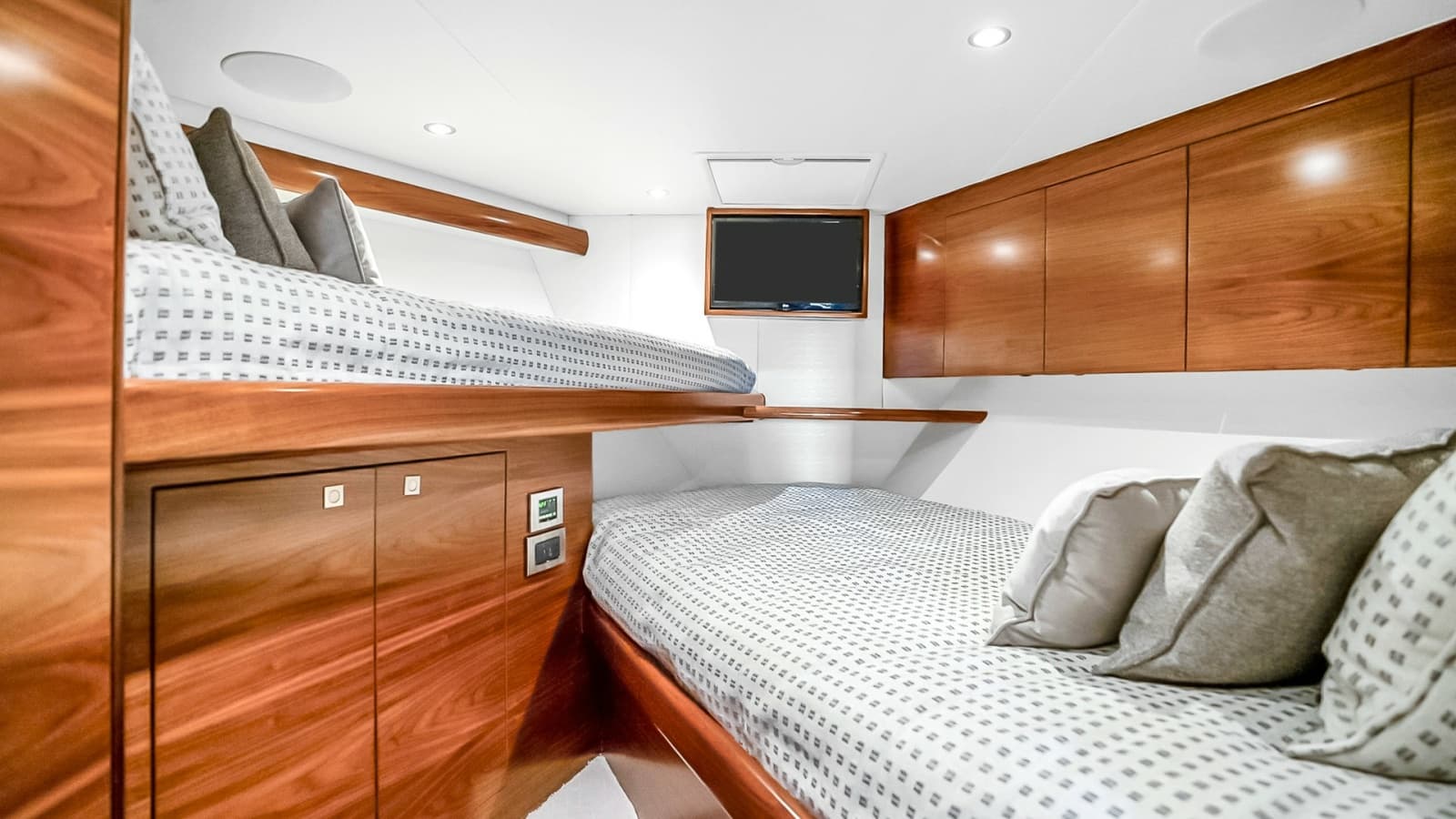2025 Viking 58 Convertible - Photo 4