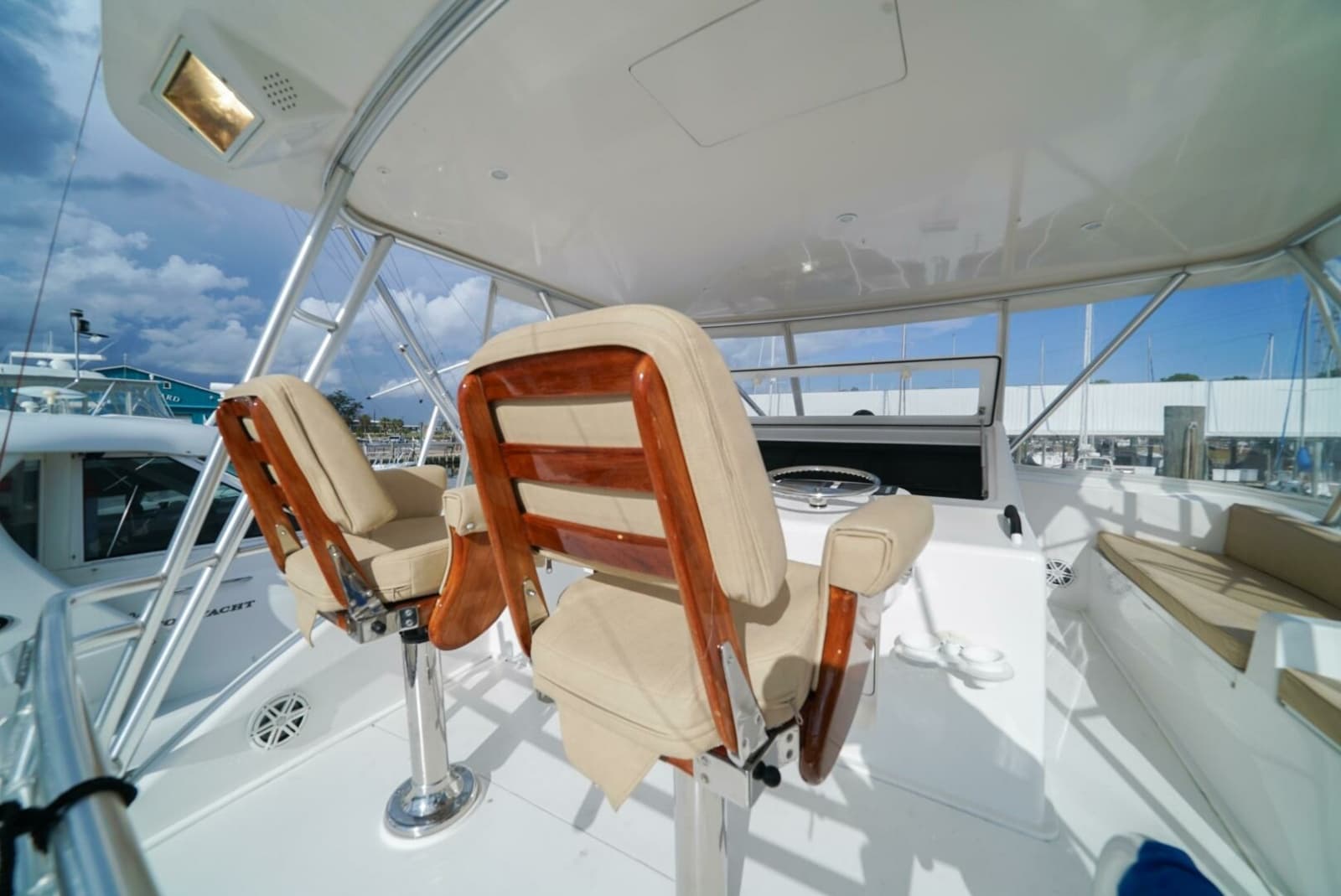 2007 Viking 45 Convertible - Photo 43