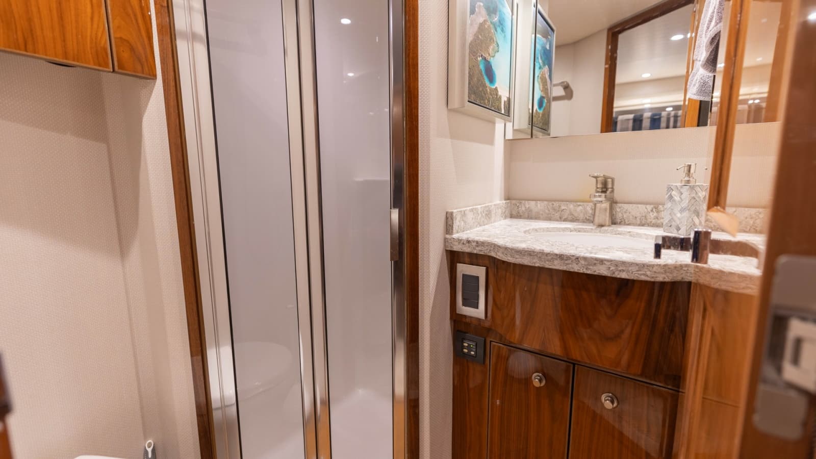 2019 Viking 68 Convertible - Photo 28