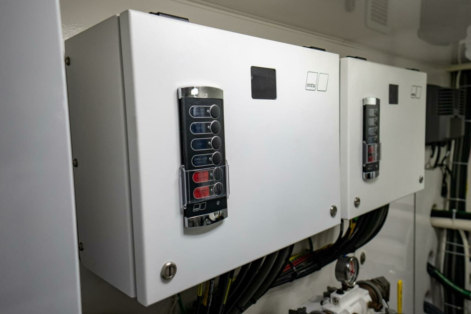 2021 Viking 72 Enclosed Bridge - Photo 47