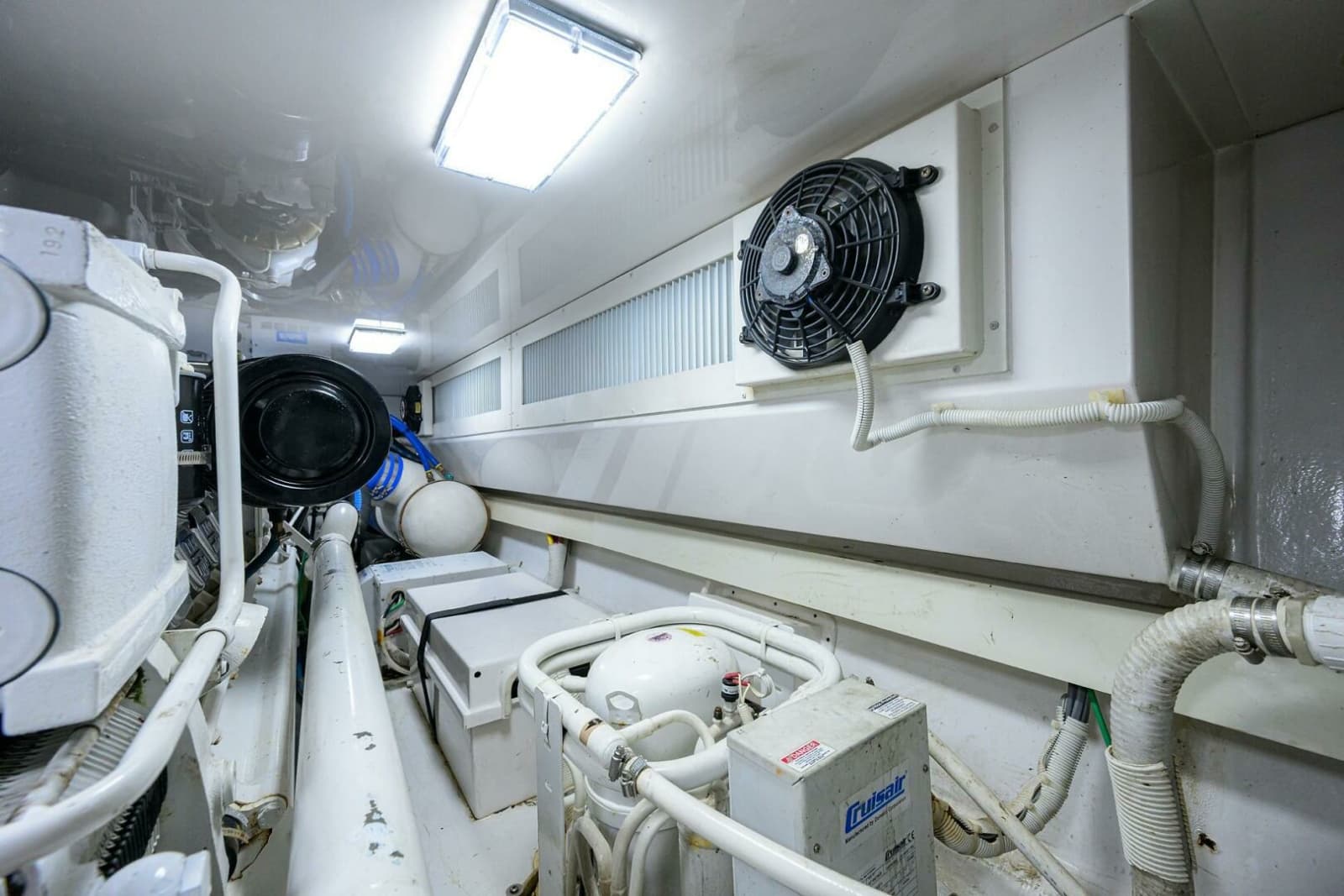 2004 Viking 56 Convertible - Photo 78