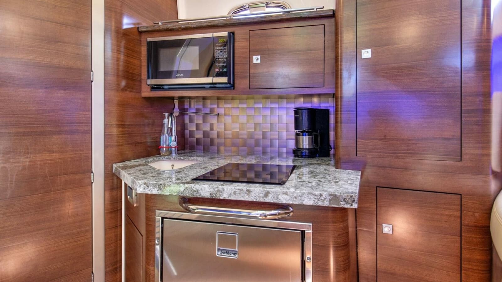 2019 Boston Whaler 345 CONQUEST - Photo 6