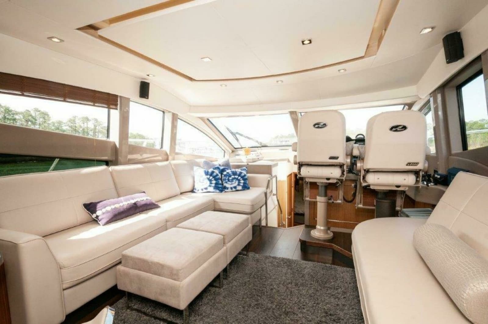 2018 Sea Ray L550 Flybridge - Photo 2