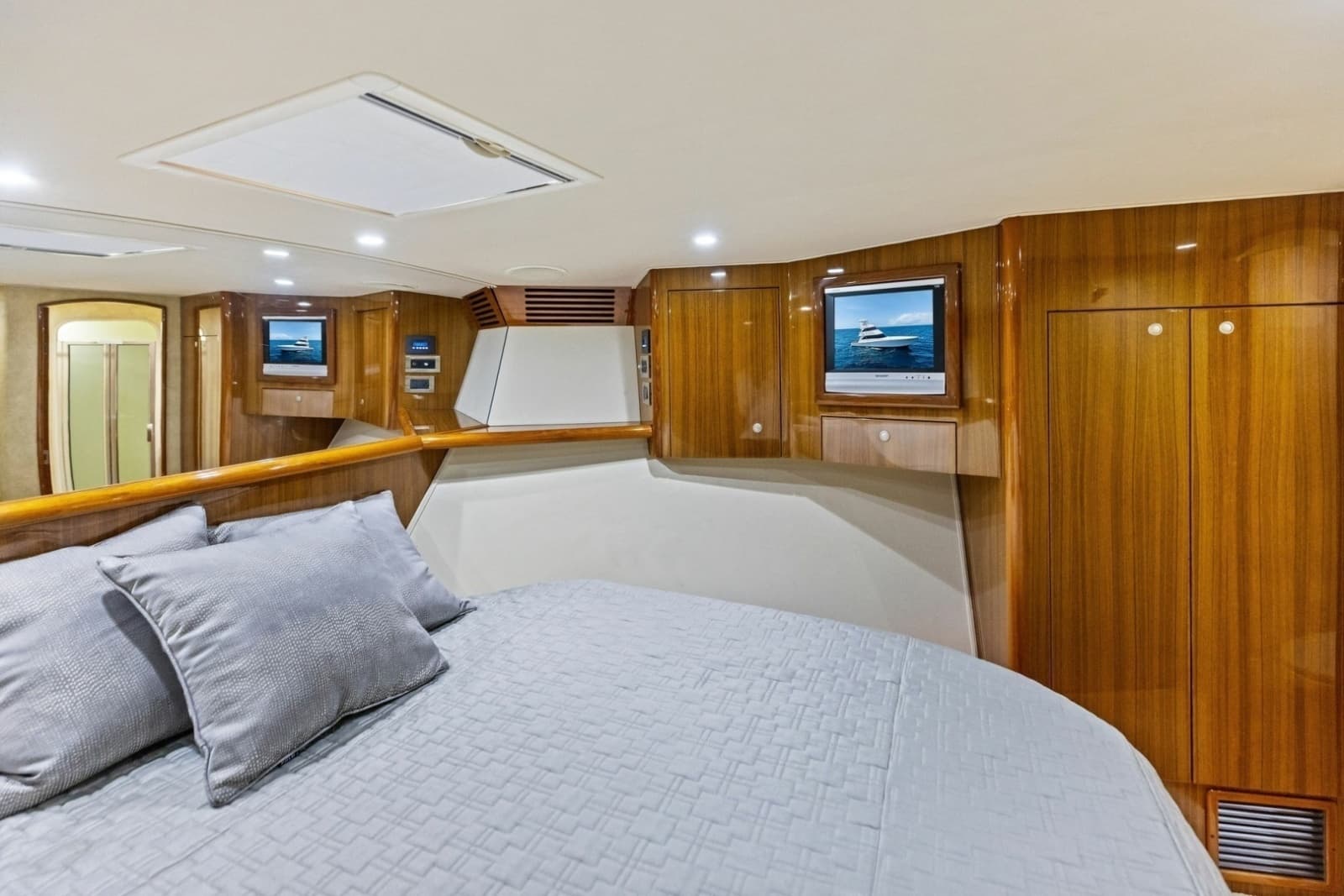 2008 Viking 68 Skybridge - Photo 99