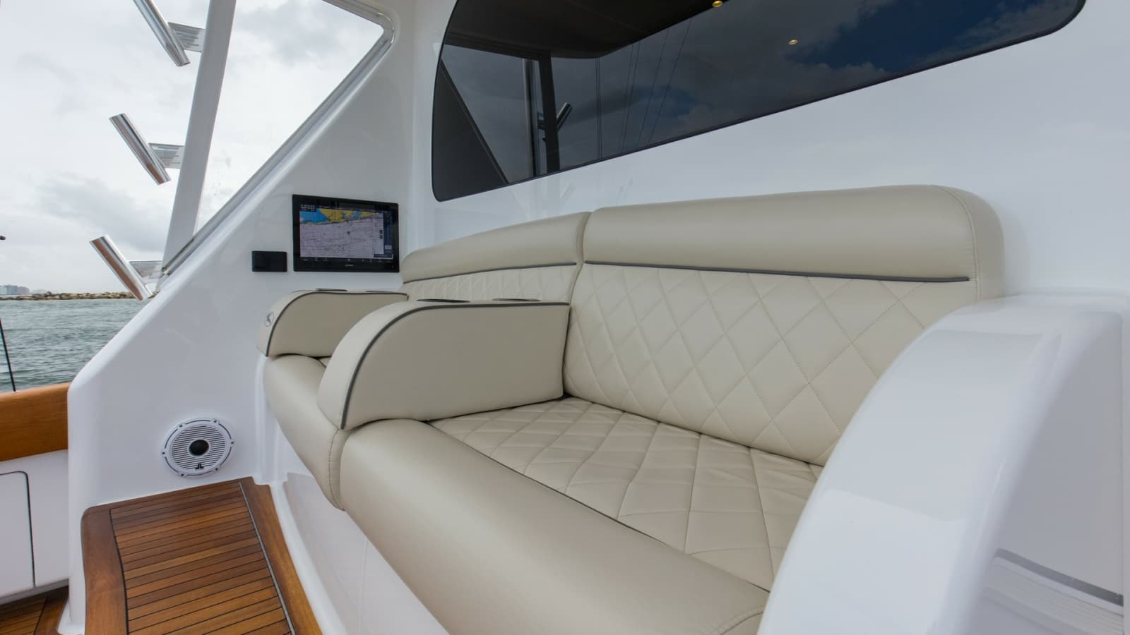 2022 Viking 58 Convertible - Photo 40