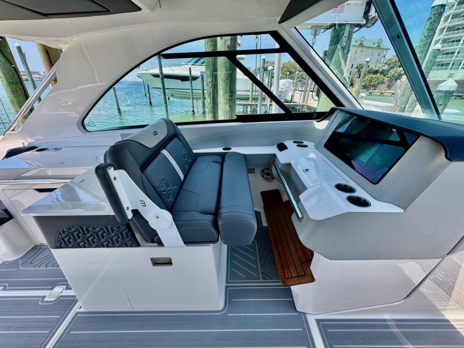 2025 Regal LS36 - Photo 18