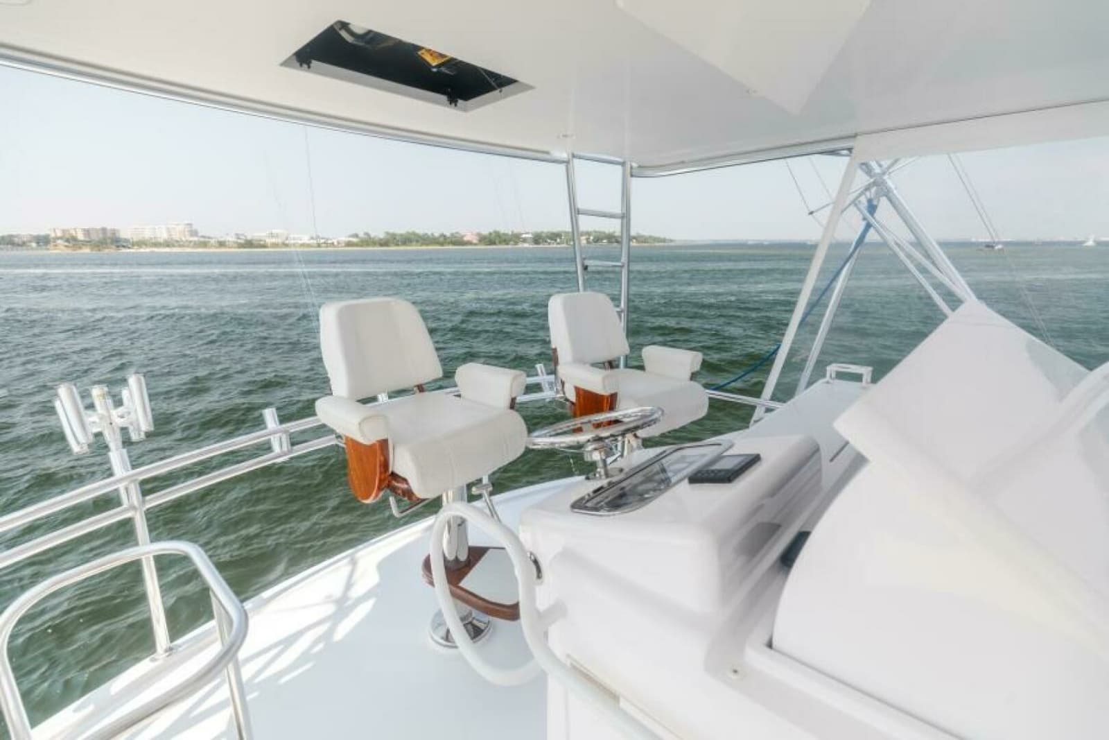 2008 Hatteras 60 Convertible - Photo 5