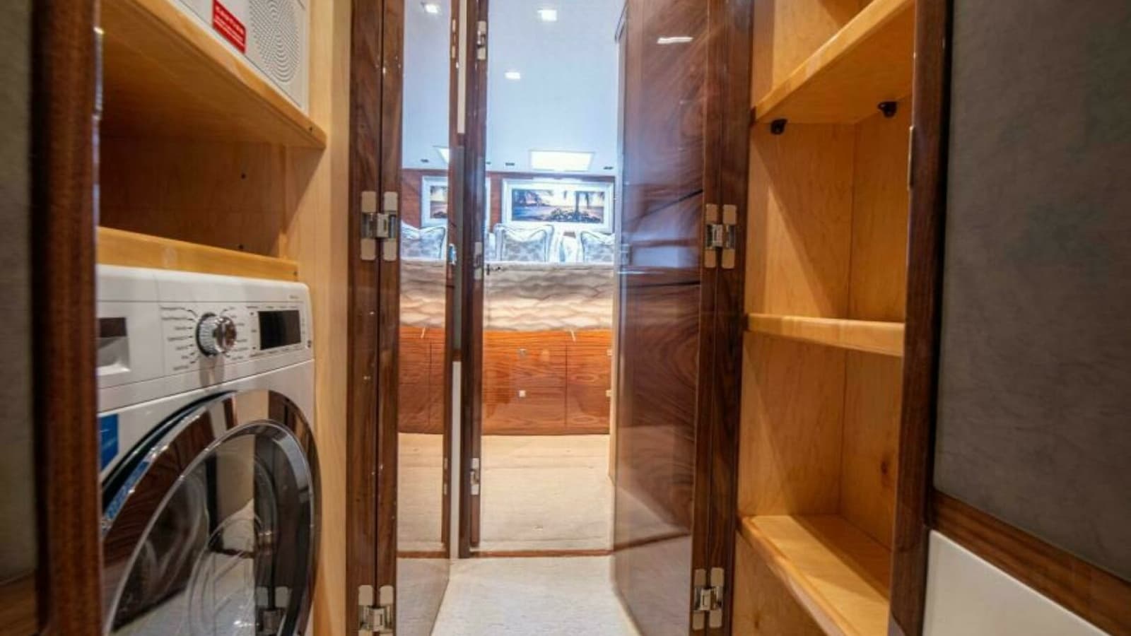 2023 Viking 64 Convertible - Photo 33