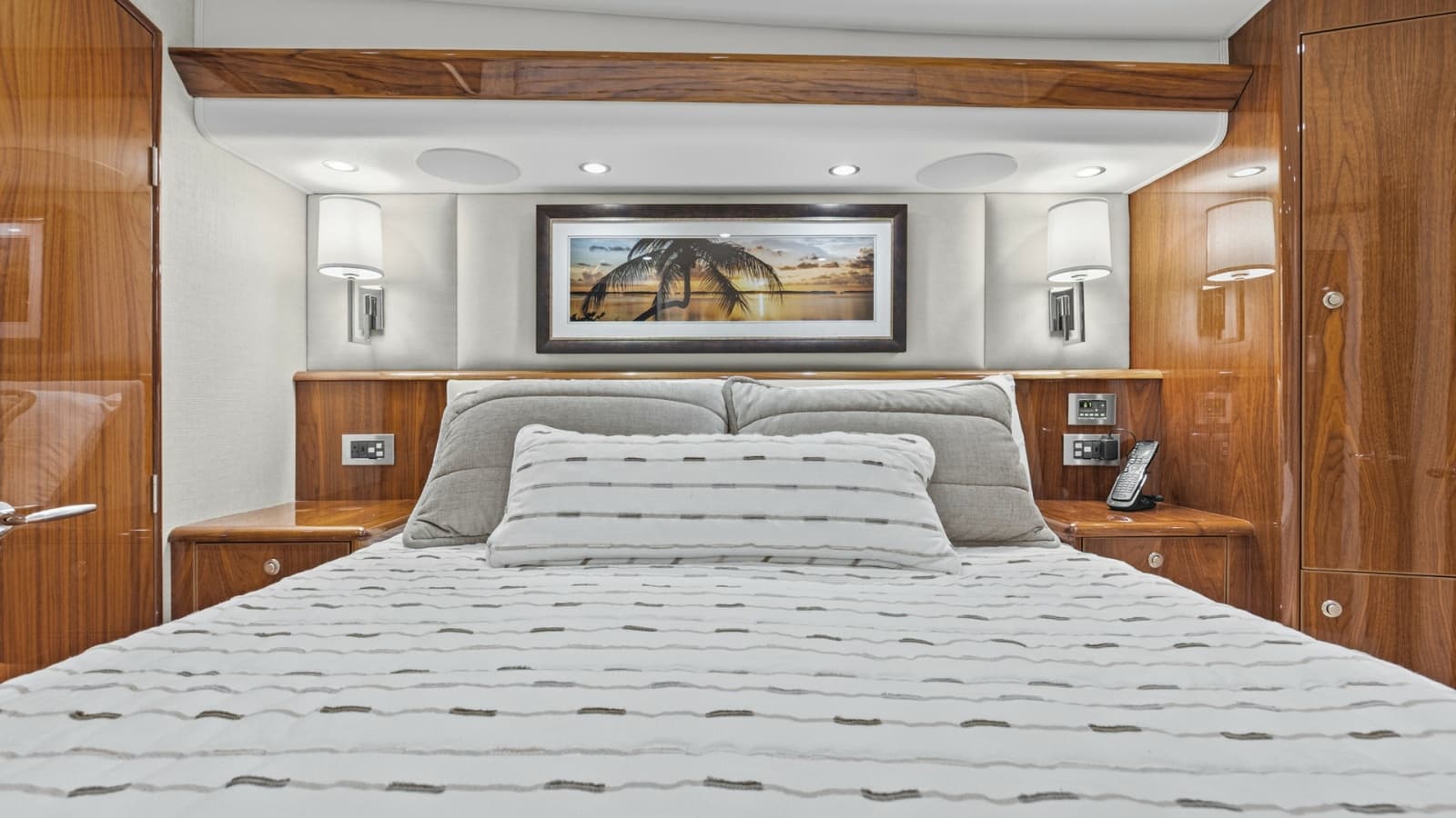 2022 Viking 58 Convertible - Photo 18