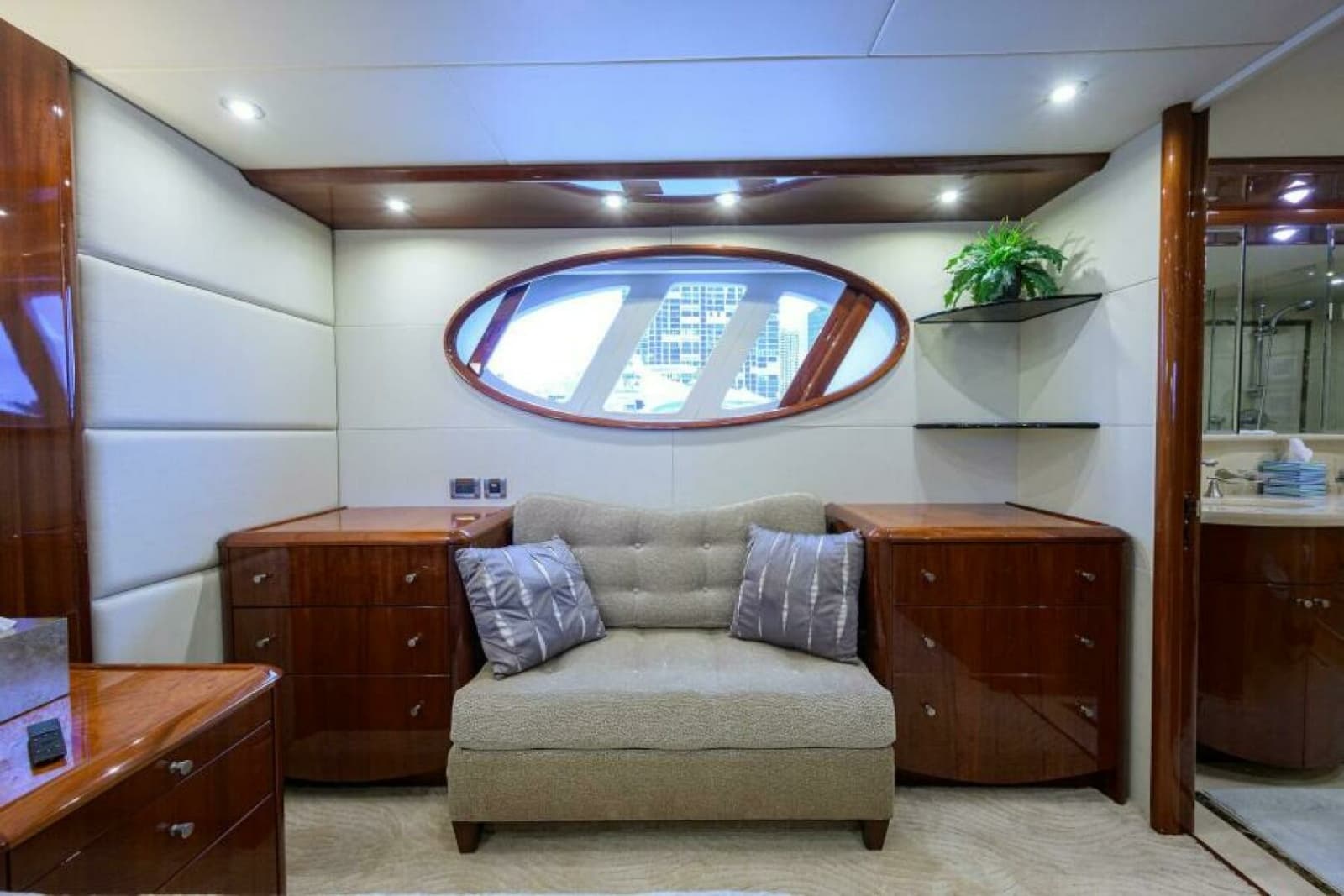 2007 Lazzara Yachts 80 Enclosed - Photo 17