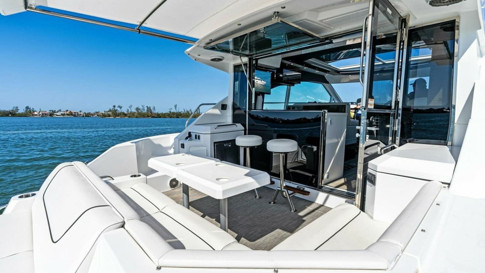 2019 Cruisers Yachts 45 Cantius - Photo 29