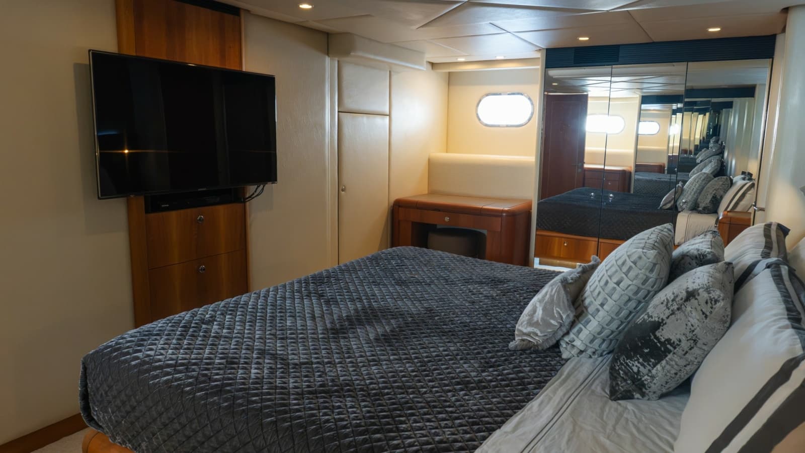 1996 Oceanfast 87 Enclosed Bridge Sportfish - Photo 12