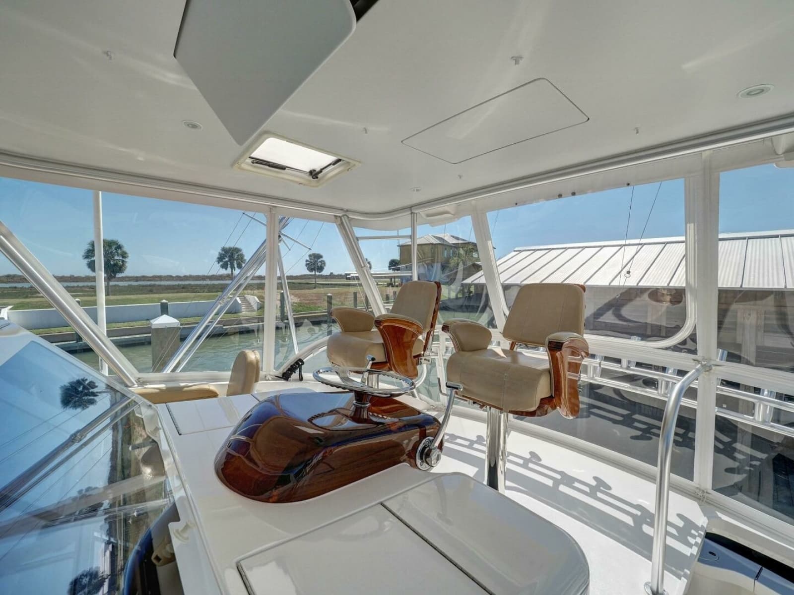 2017 Viking 52 Convertible - Photo 30