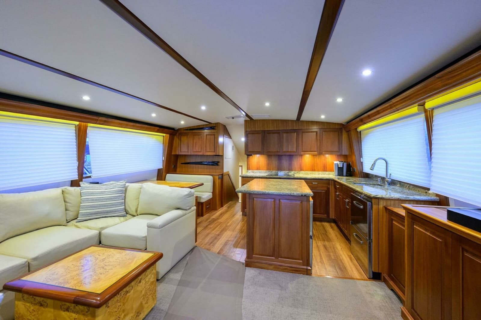 2013 Hatteras GT63 - Photo 2