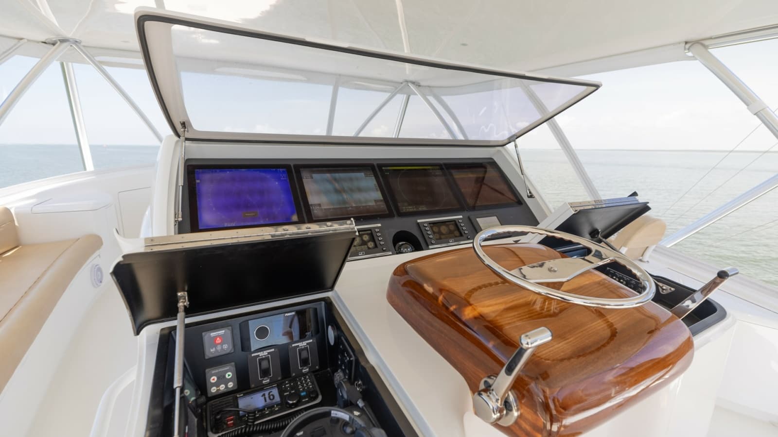 2016 Viking 80 Convertible - Photo 51