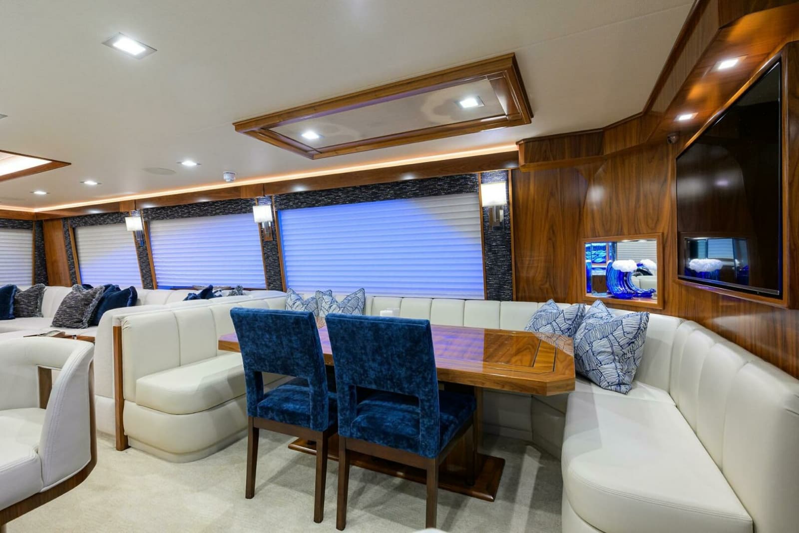 2020 Viking 92 Enclosed Bridge - Photo 9