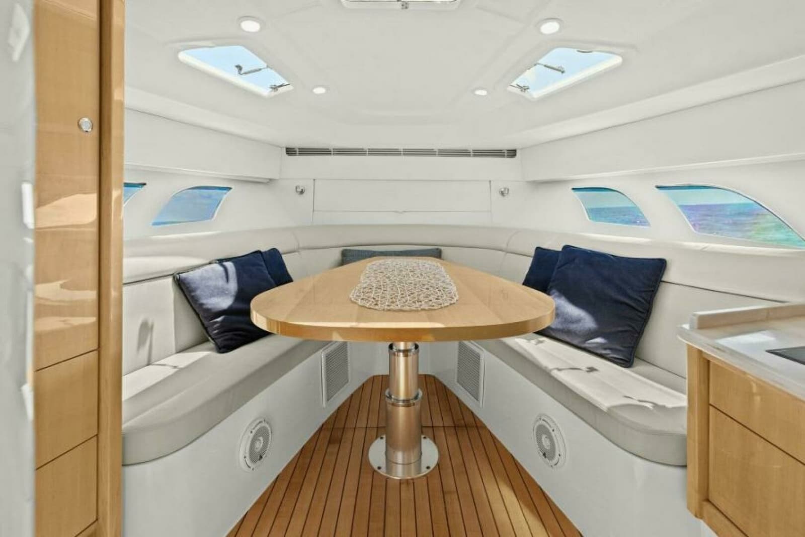 2019 Intrepid 475 Sport Yacht - Photo 3