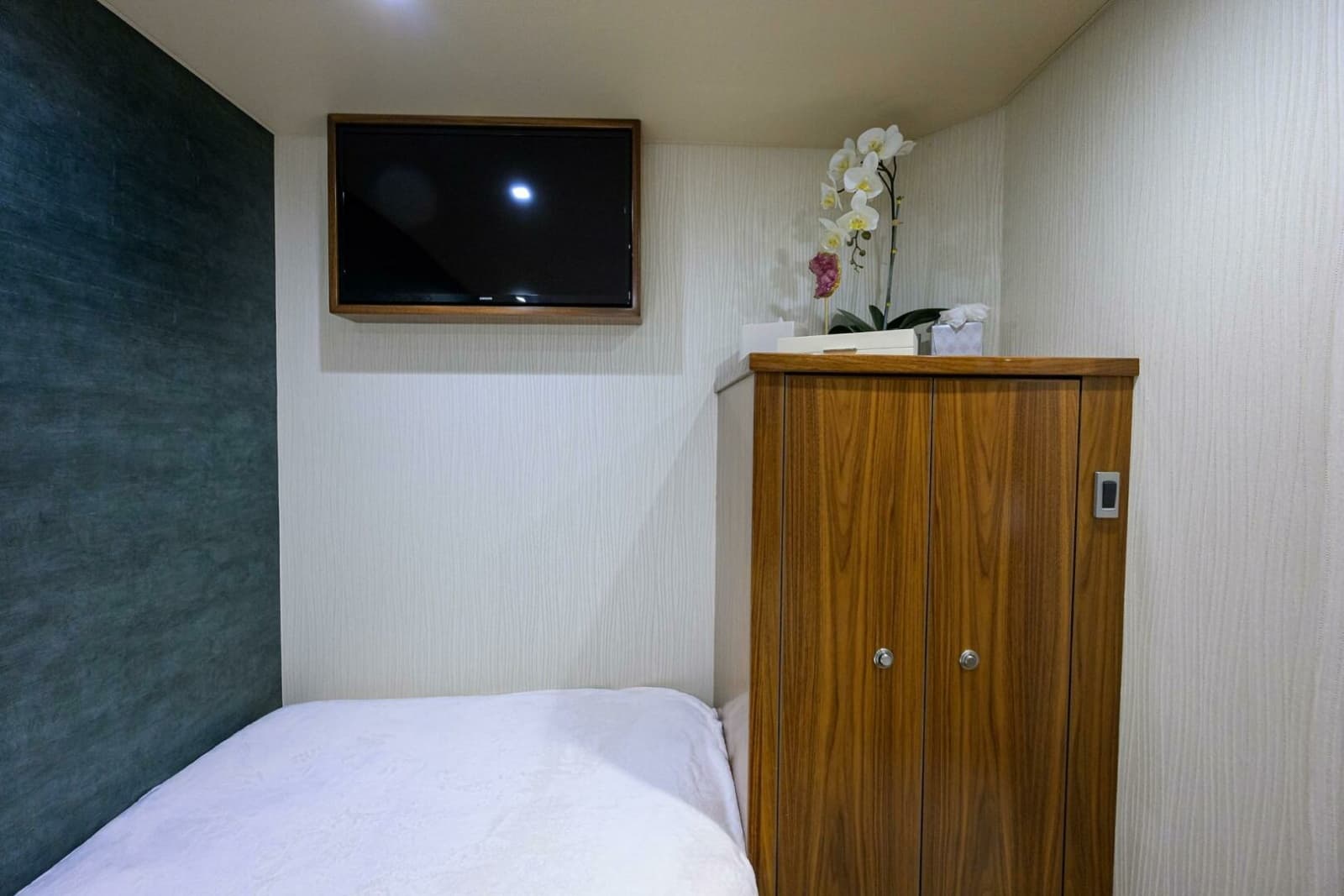 2020 Viking 92 Enclosed Bridge - Photo 25