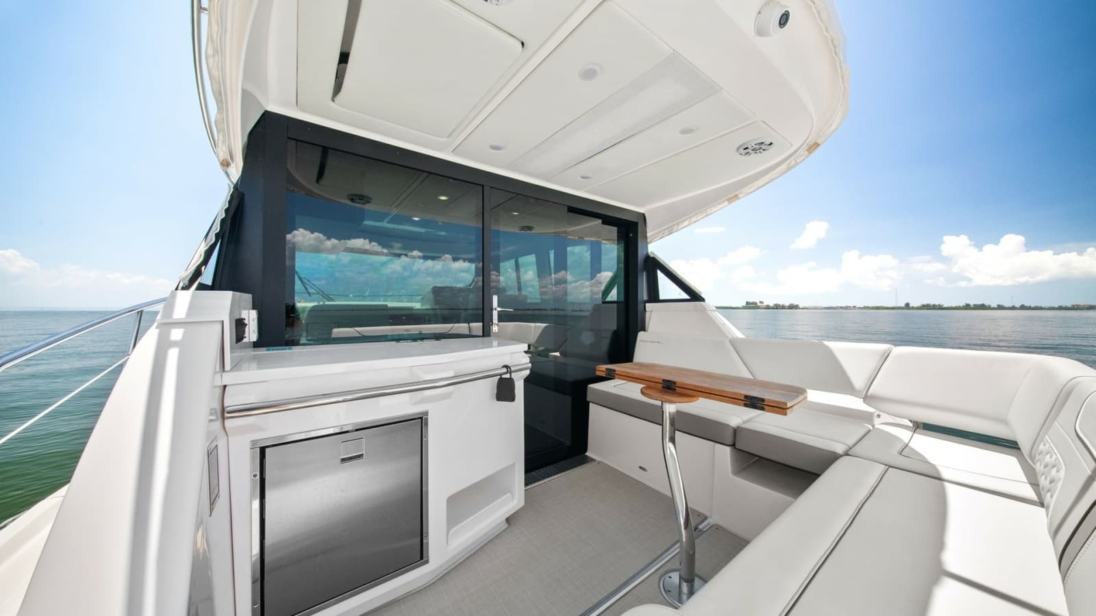 2025 Regal 38 XO - Photo 3