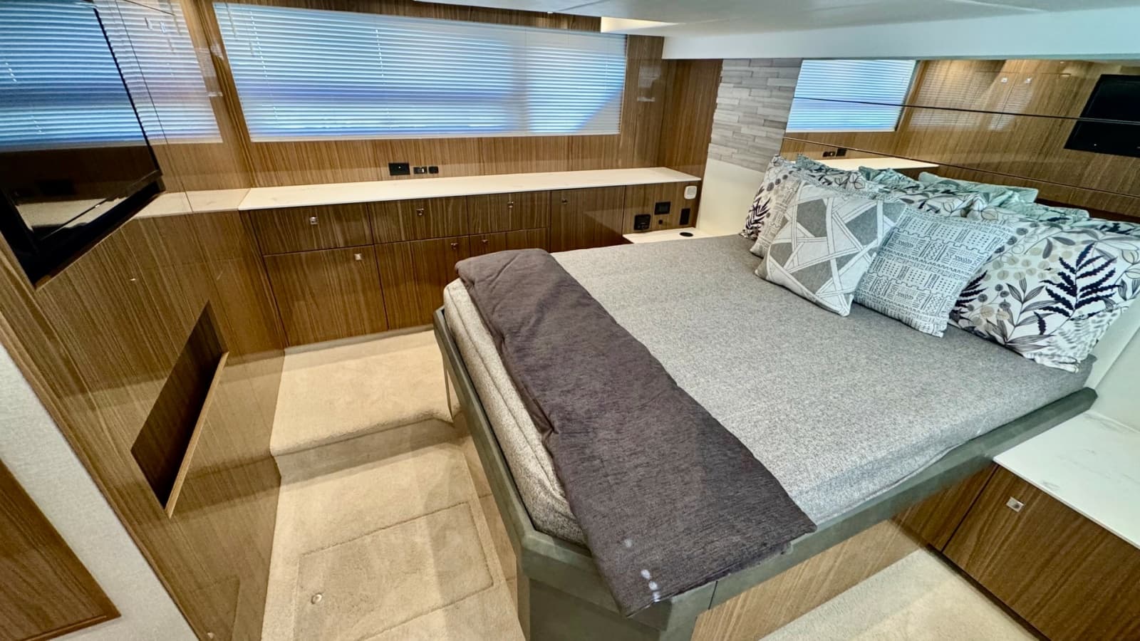 2024 Cruisers Yachts 50 Cantius - Photo 13