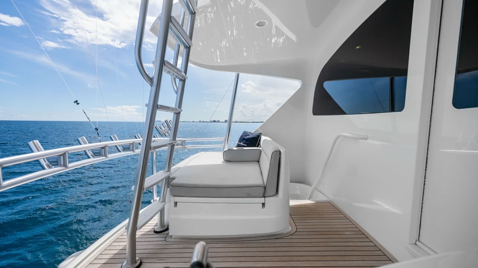 2017 Viking 92 Enclosed Bridge - Photo 25