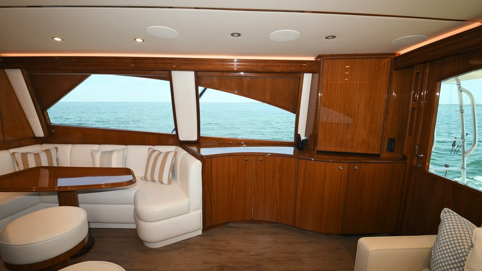 2019 Viking 58 Convertible - Photo 15