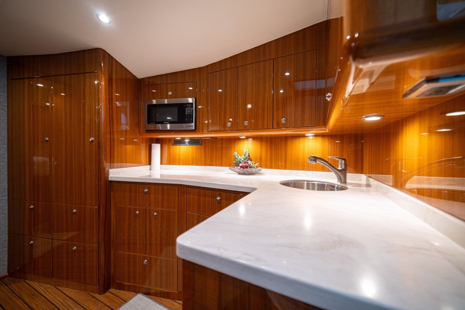 2023 Viking 46 Billfish - Photo 12