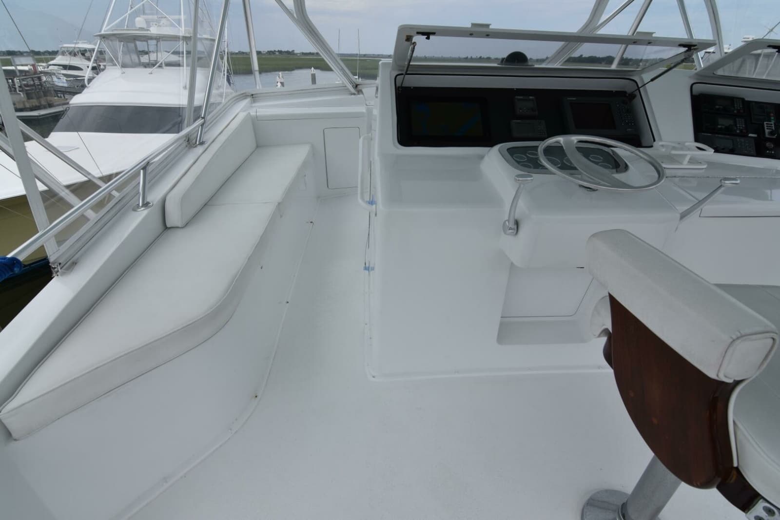1999 Viking 58 Convertible - Photo 33