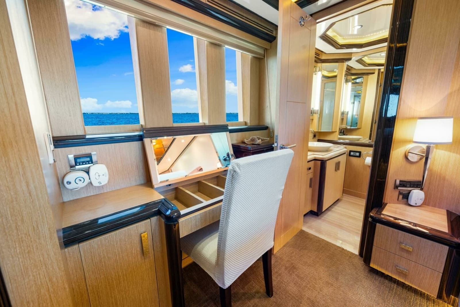 2010 Ocean Alexander 83 Motor Yacht - Photo 30
