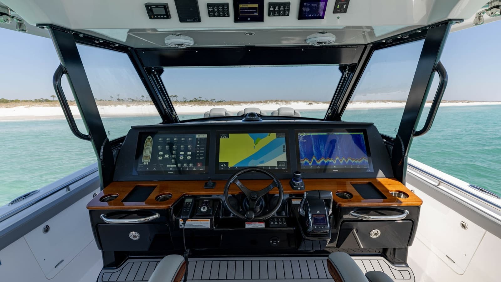 2023 Everglades 455 Center Console - Photo 9