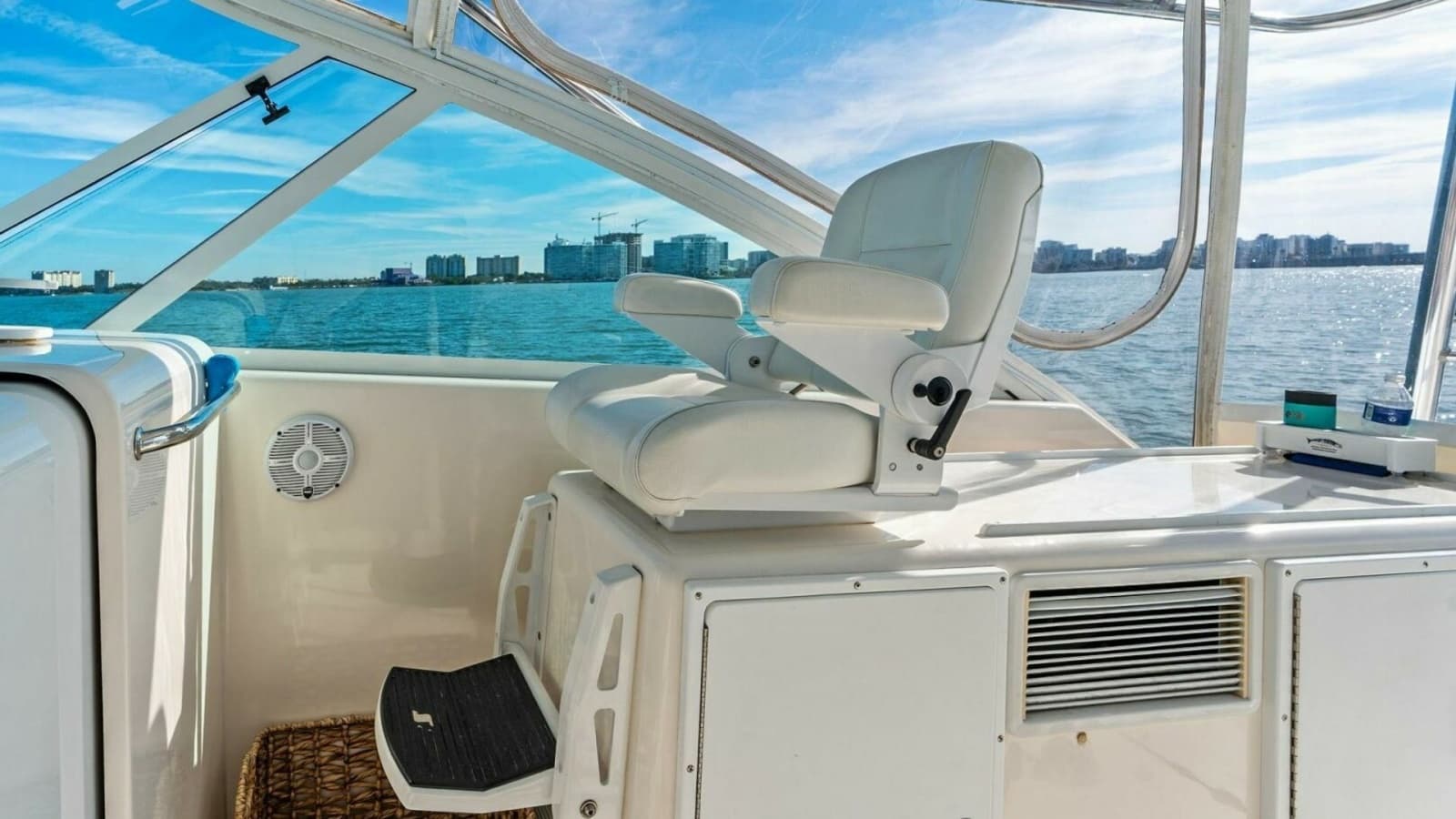 2005 Cabo 40 Express - Photo 3