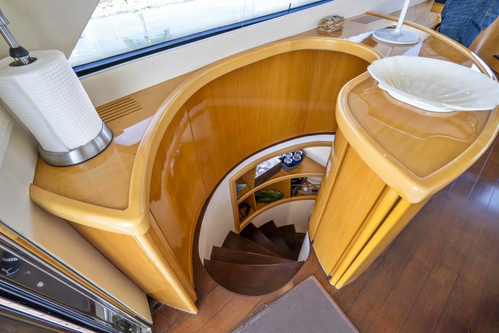 2005 Pershing 76 Motor Yacht - Photo 33