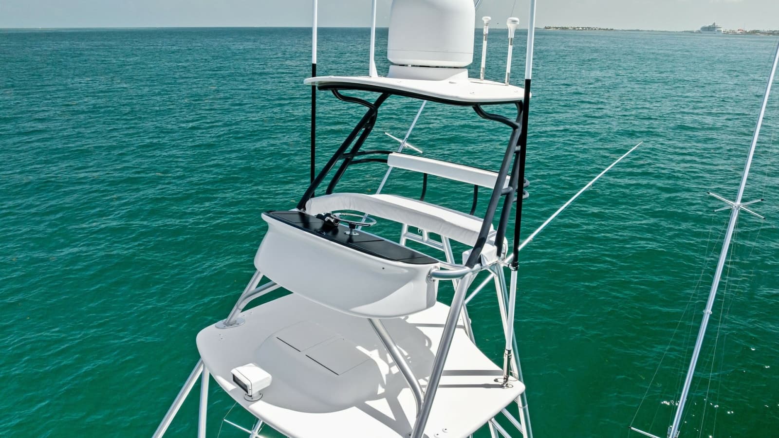 2018 Viking 62 Convertible - Photo 79