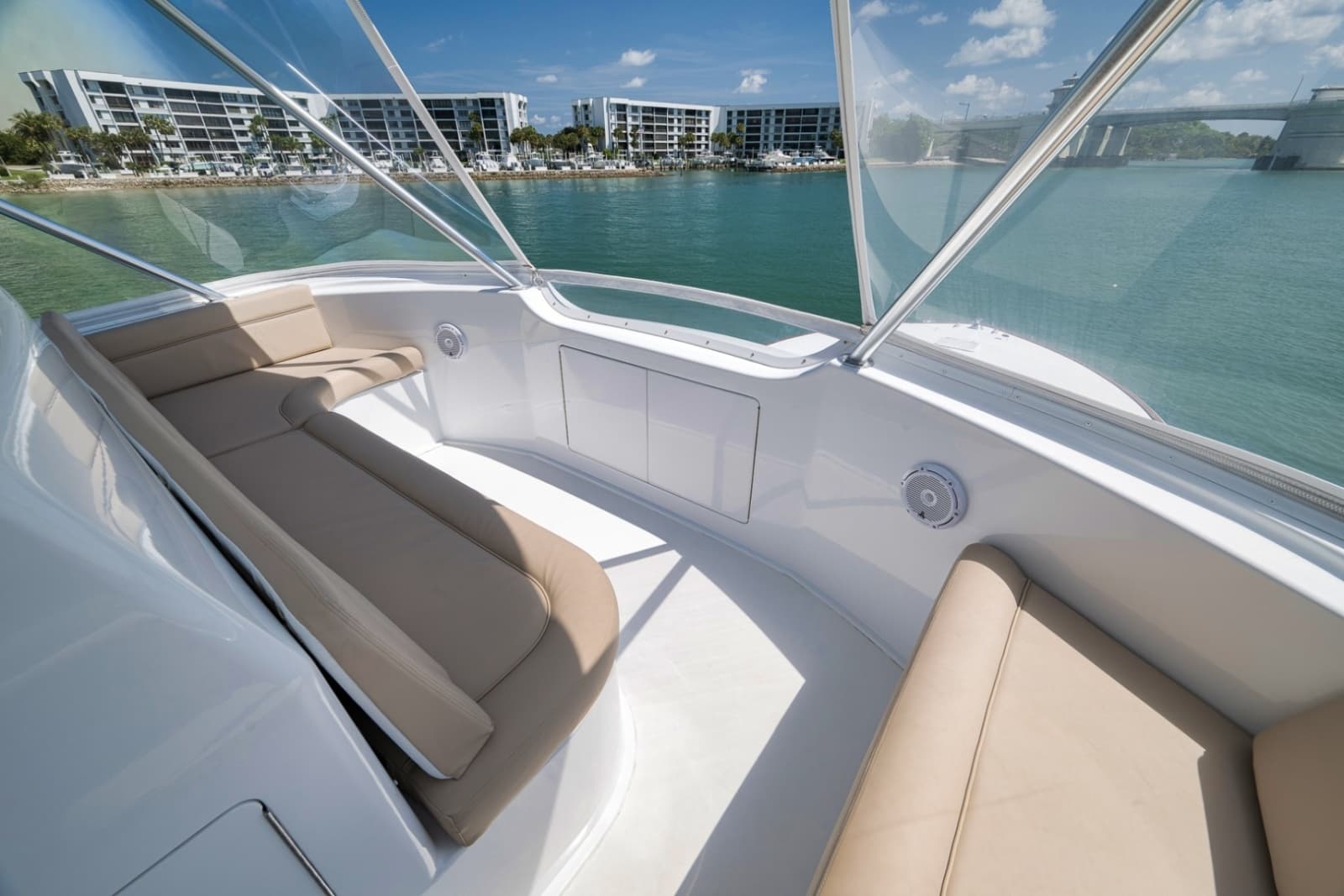 2003 Viking 52 Convertible - Photo 30