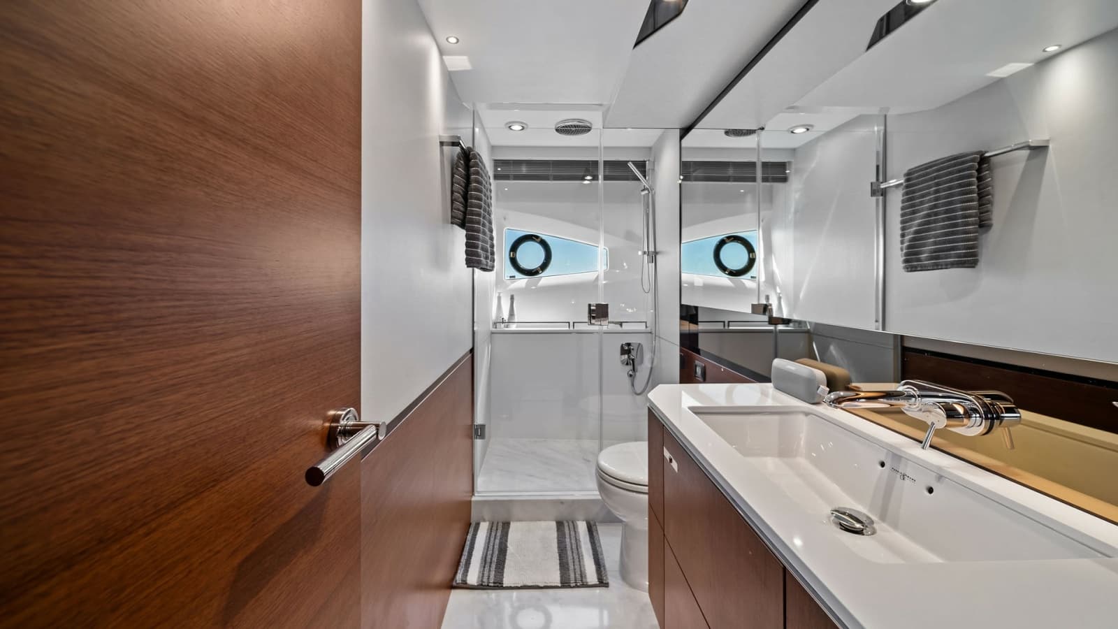 2019 Princess V65 - Photo 33