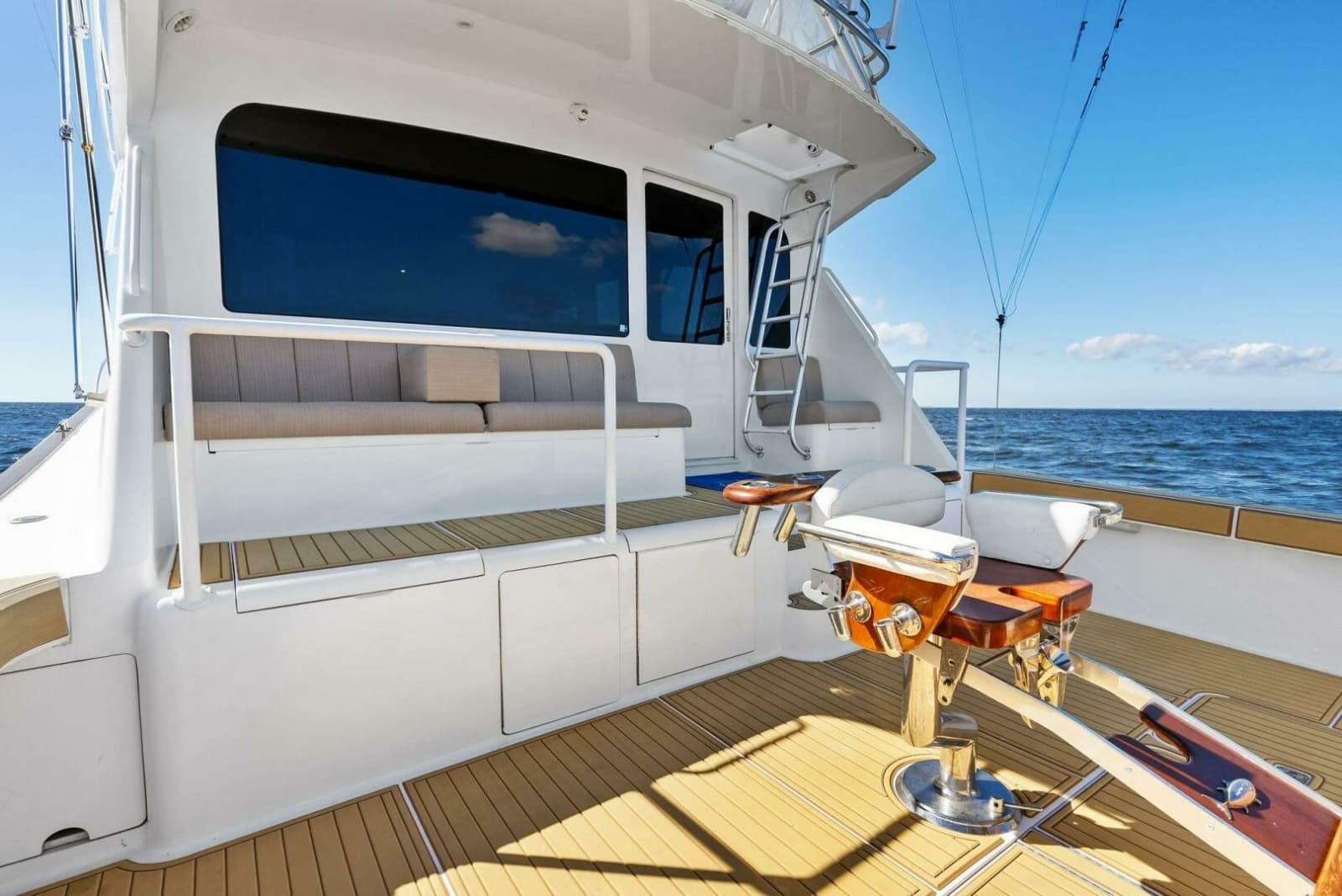 2002 Viking 65 Convertible - Photo 11