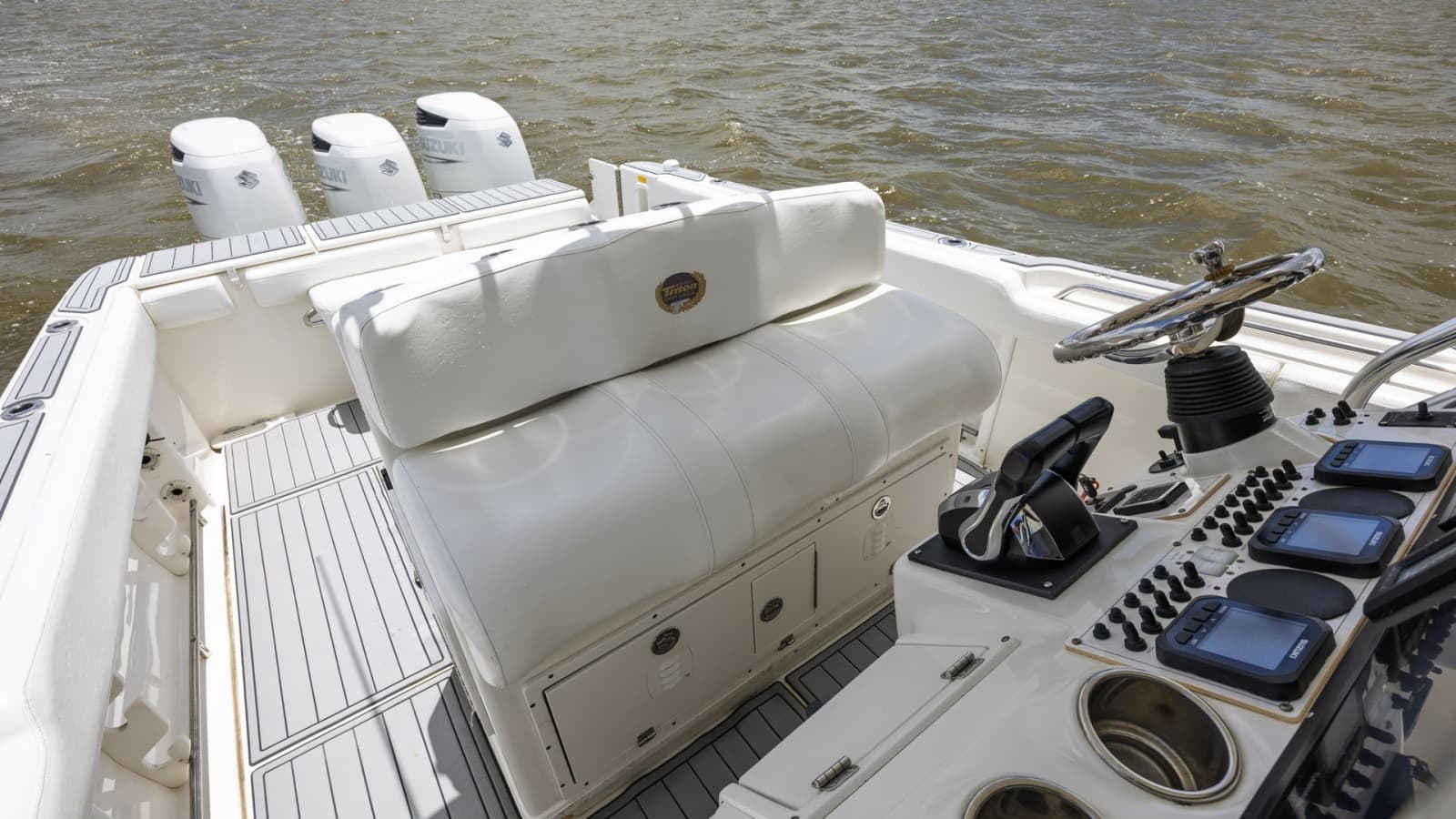 2005 Triton 351 Center Console - Photo 31