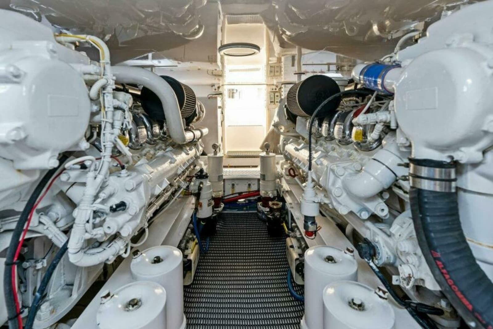 2003 Viking 48 Convertible - Photo 43