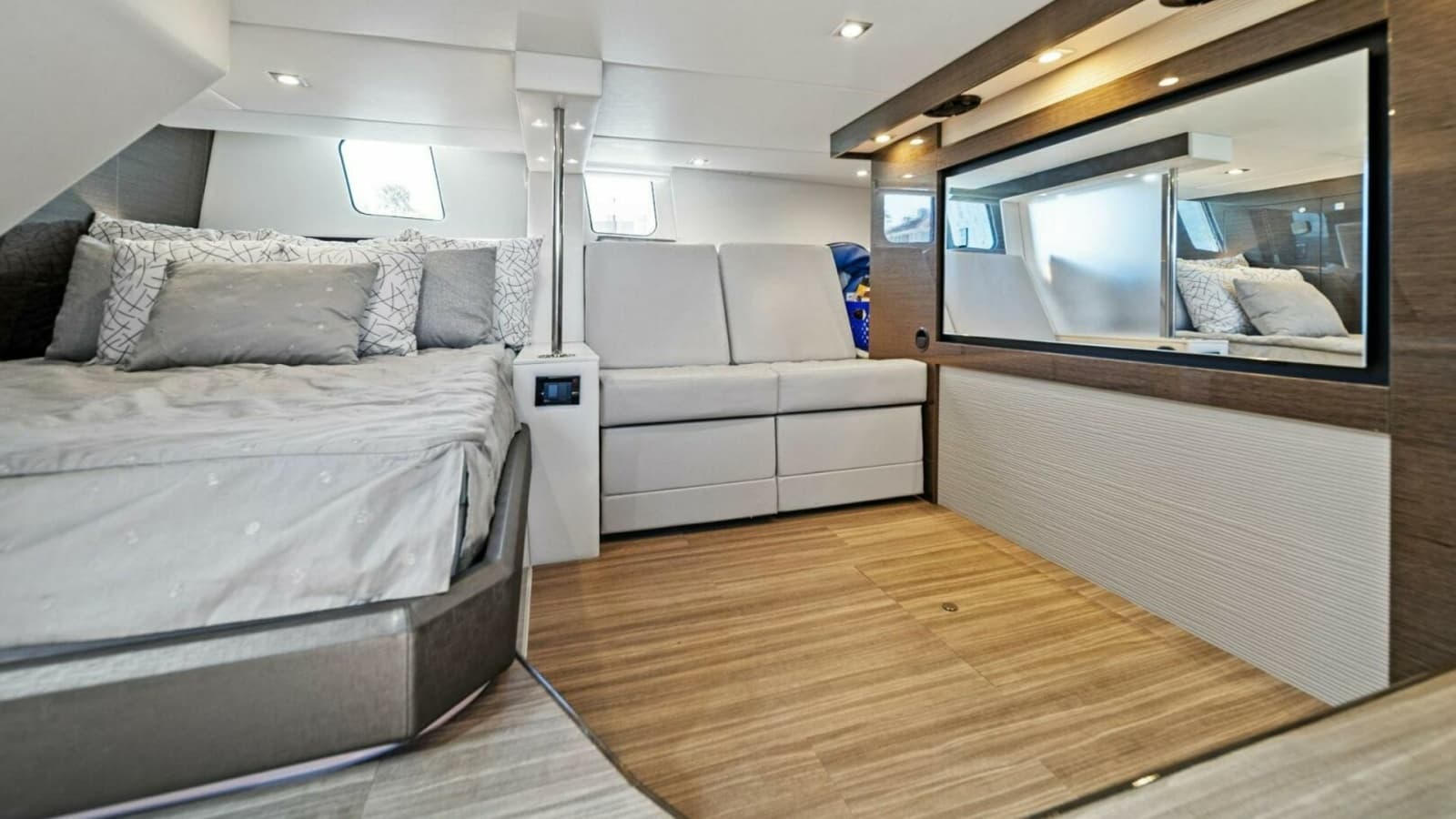 2019 Cruisers Yachts 45 Cantius - Photo 93
