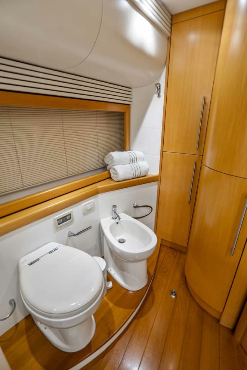 2005 Pershing 76 Motor Yacht - Photo 21