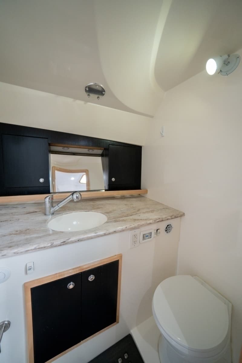 2011 Contender 40 Express - Photo 11