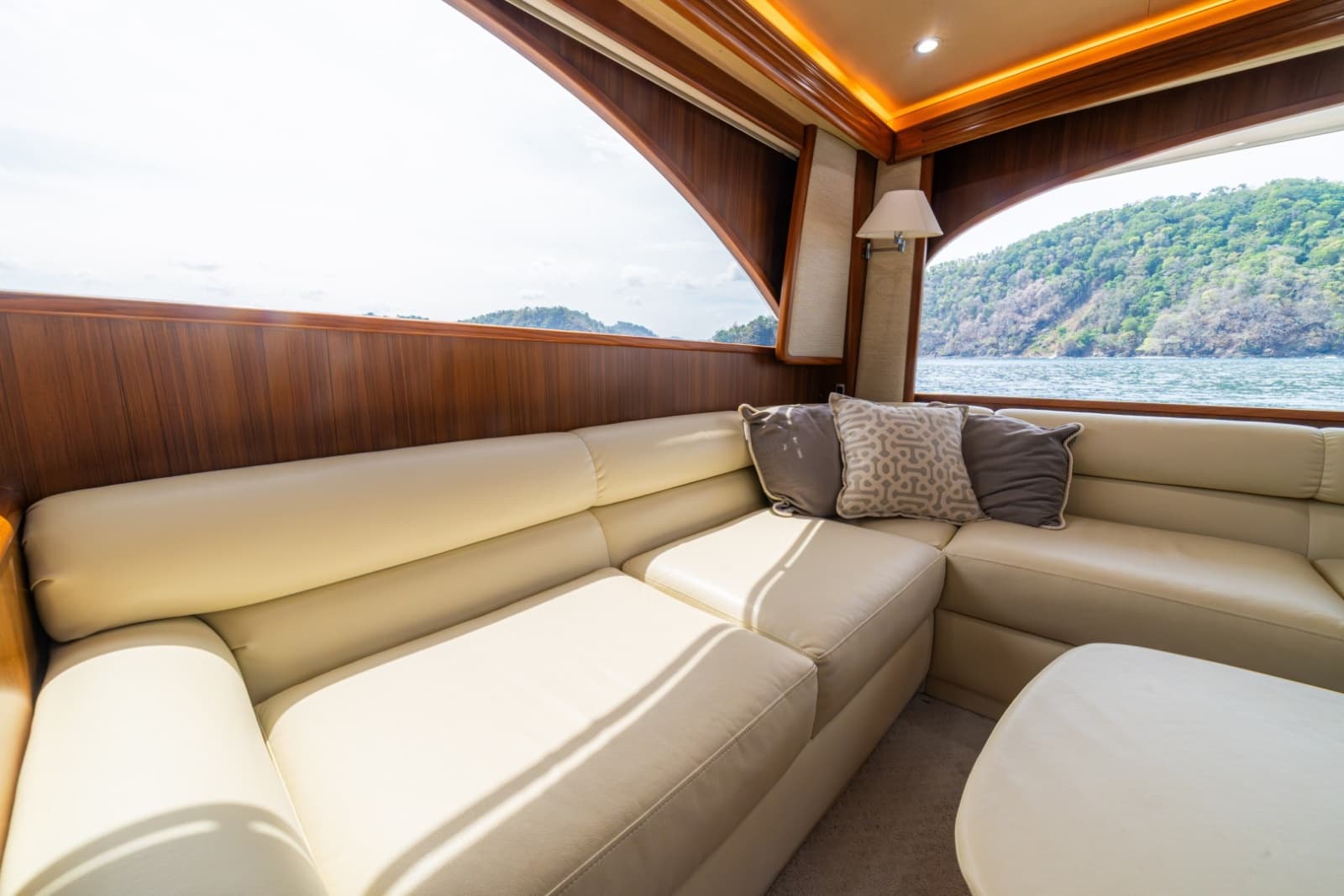 2012 Viking 60 Convertible - Photo 31