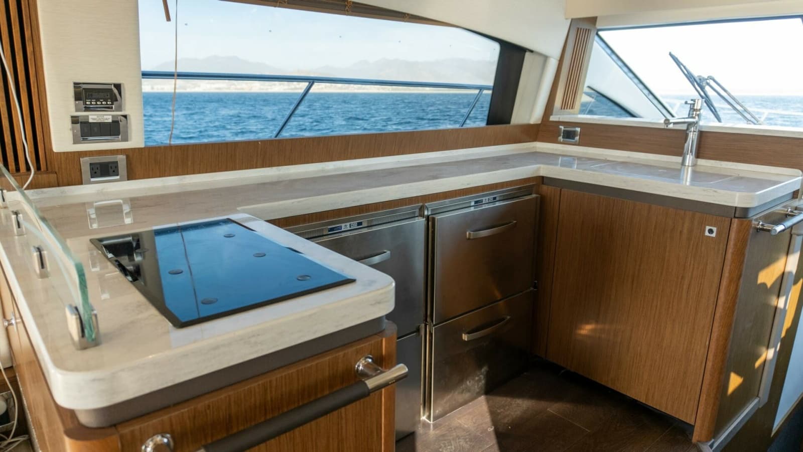 2017 Sea Ray 51 Flybridge - Photo 8