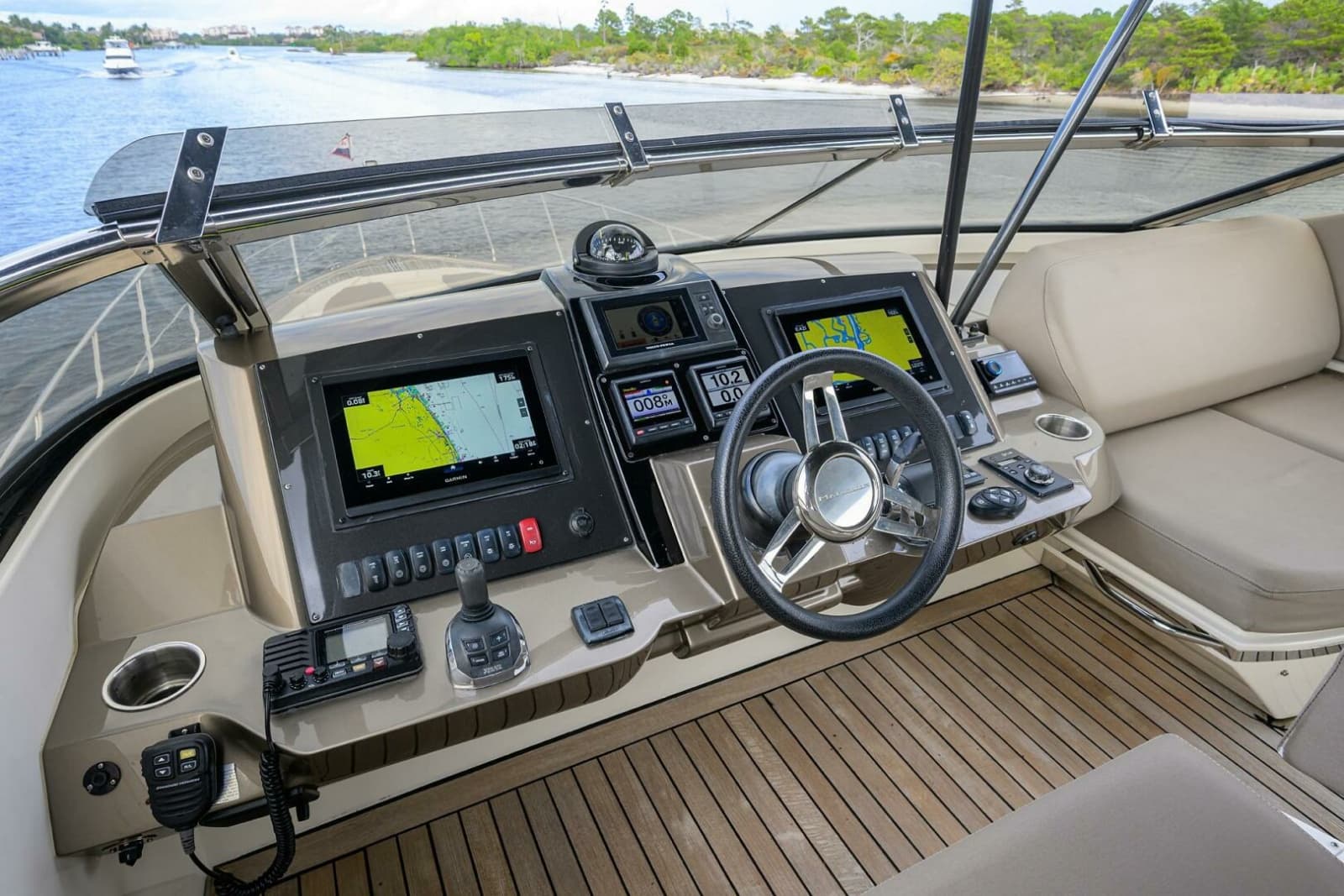 2016 Marquis 660 Sport Yacht - Photo 32